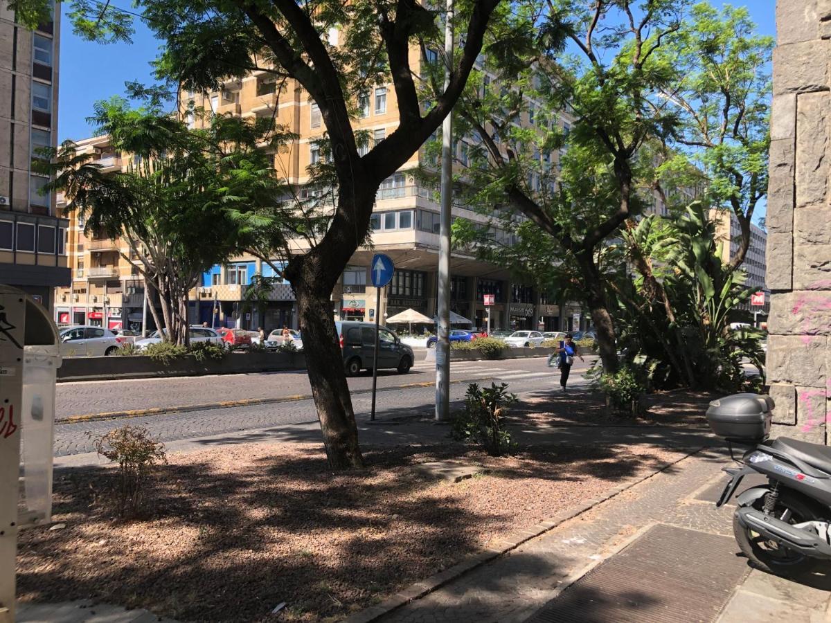 Market View,Centro Apartment Катания Екстериор снимка